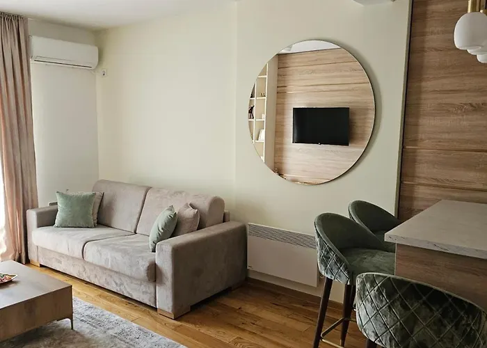 Royal Gardens Elegance アパート *